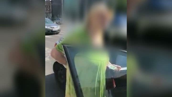 Exces de zel al Poliției! Bătrână amendată pentru că a traversat strada prea încet