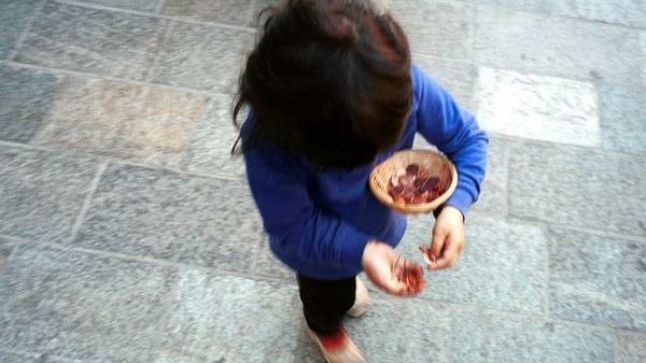 Imagini șocante. Zeci de copii, la cerșit în stațiunea Tineretului 