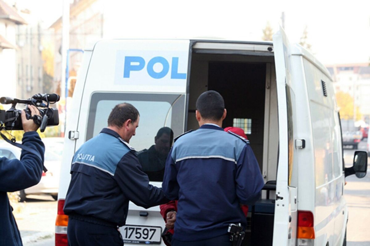 Crimă odioasă în Olt. Un bărbat şi-a înjughiat fratele de zece ori