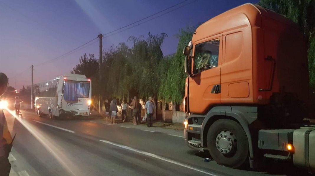 Tragedie în Giurgiu: microbuz plin cu pasageri, spulberat de o autocisternă cu substanțe toxice