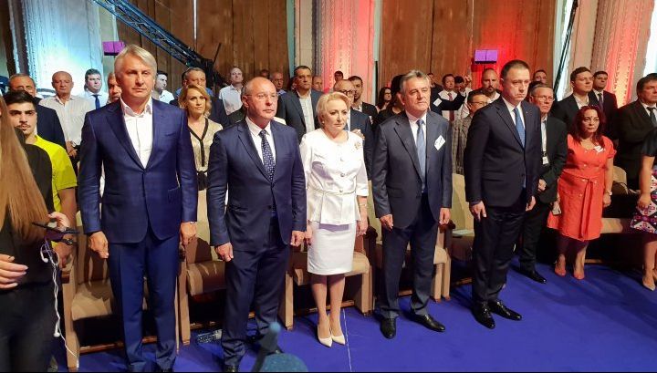 Fifor a "periat-o" pe Dăncilă: "Lumea zice că este micuță și frumoasă, dar e o mână de fier"