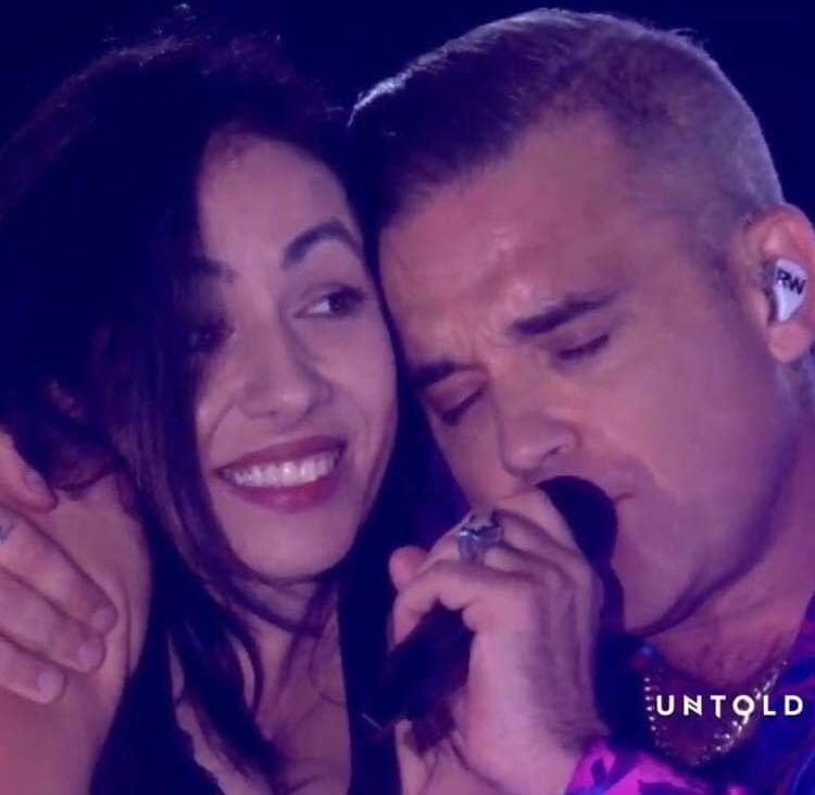 UNTOLD 2019. Cine este clujeanca pe care Robbie Williams a luat-o pe scenă