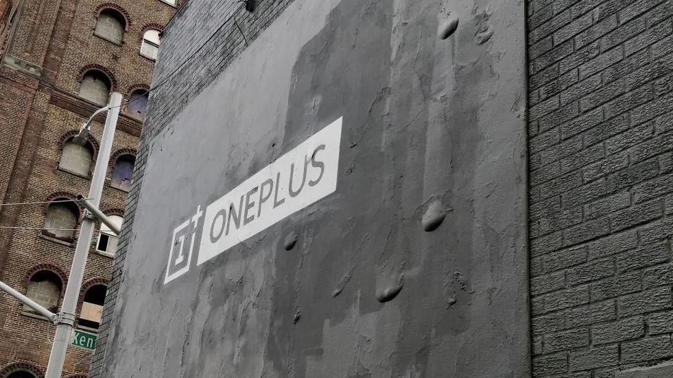Chinezii care au cucerit lumea cu telefoanele lor fac un televizor. Ce are special?