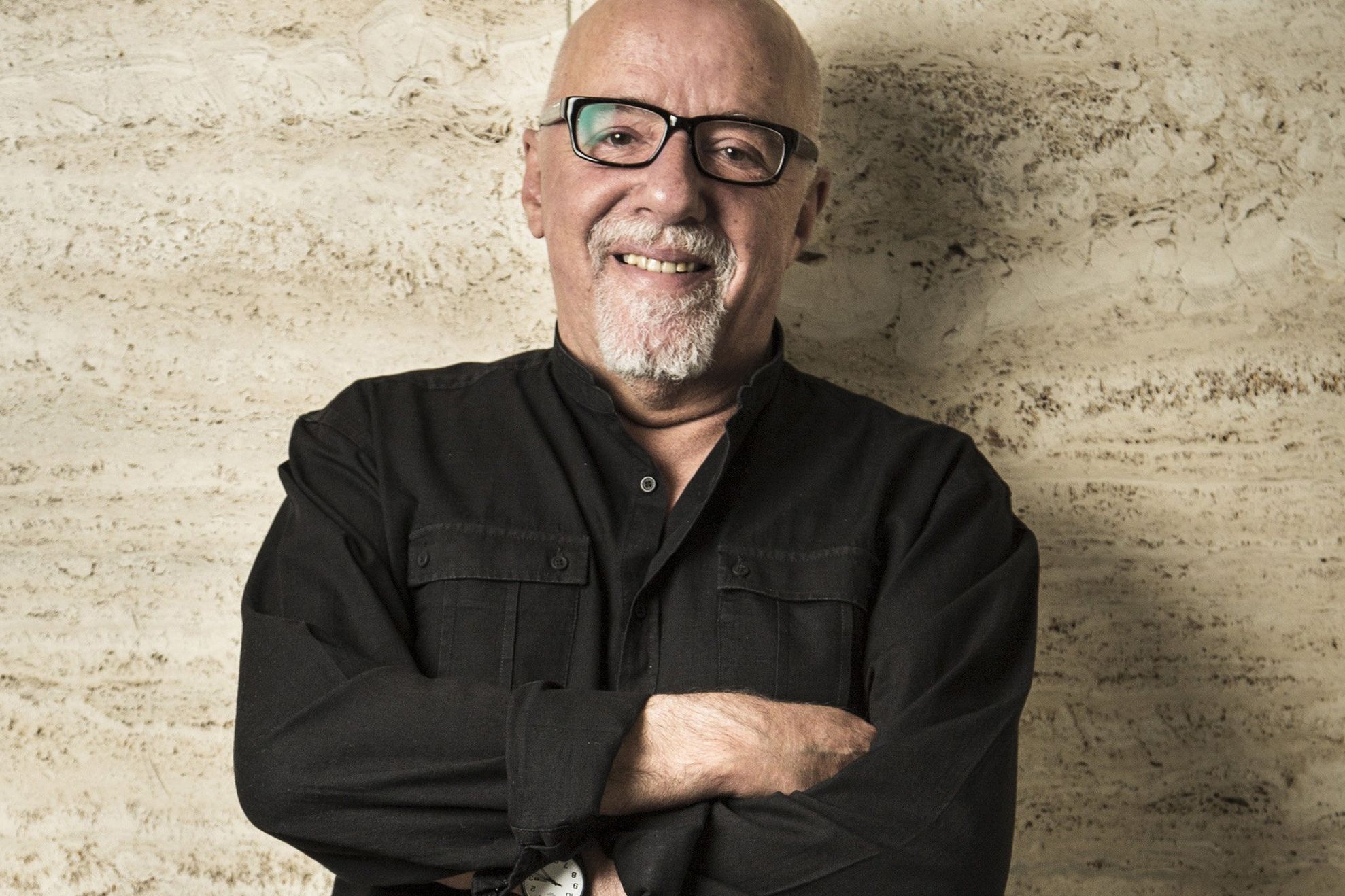 În plin conflict deschis Macron-Bolsonaro, scriitorul Paulo Coelho cere scuze Franței  