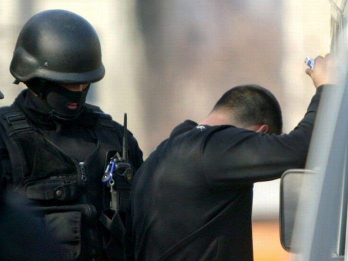 Polițist rutier din Caracal, cercetat pentru cămătărie și proxenetism, destituit din poliție