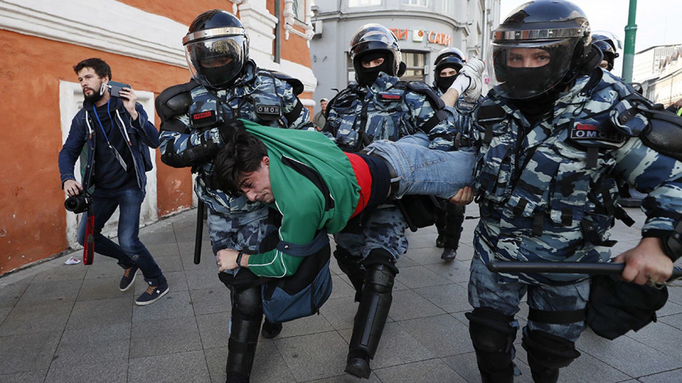 Rusia, furioasă pentru că Youtube ”promovează” protestele masive anti-Putin