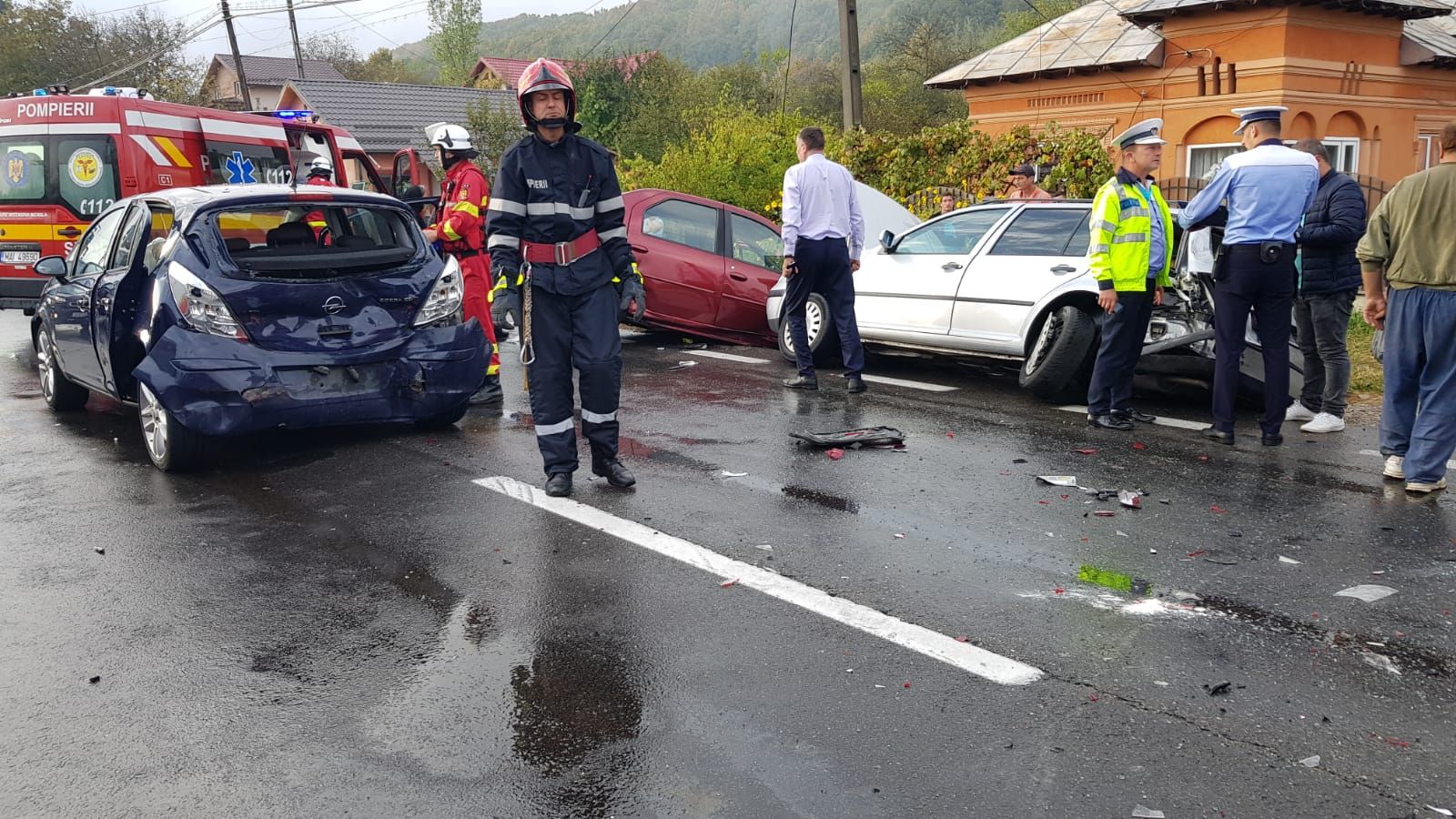 Accident cumplit în județul Argeș. Un mort și 3 răniți