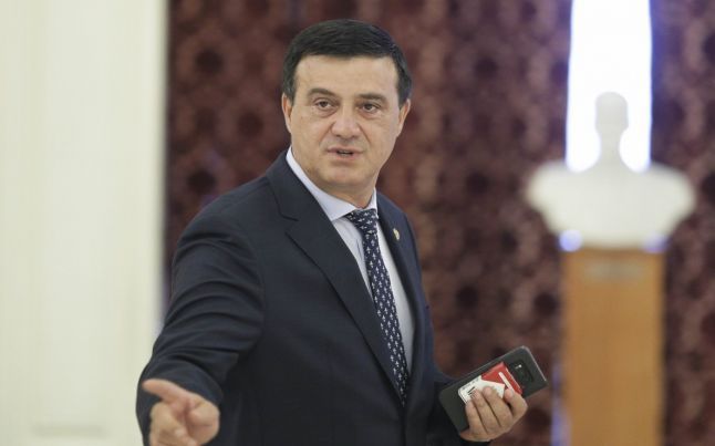 Bădălău, contracte bănoase de la stat pentru cumetrii săi