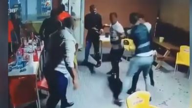 Bătaie ca în filme într-un bar din Alba - VIDEO