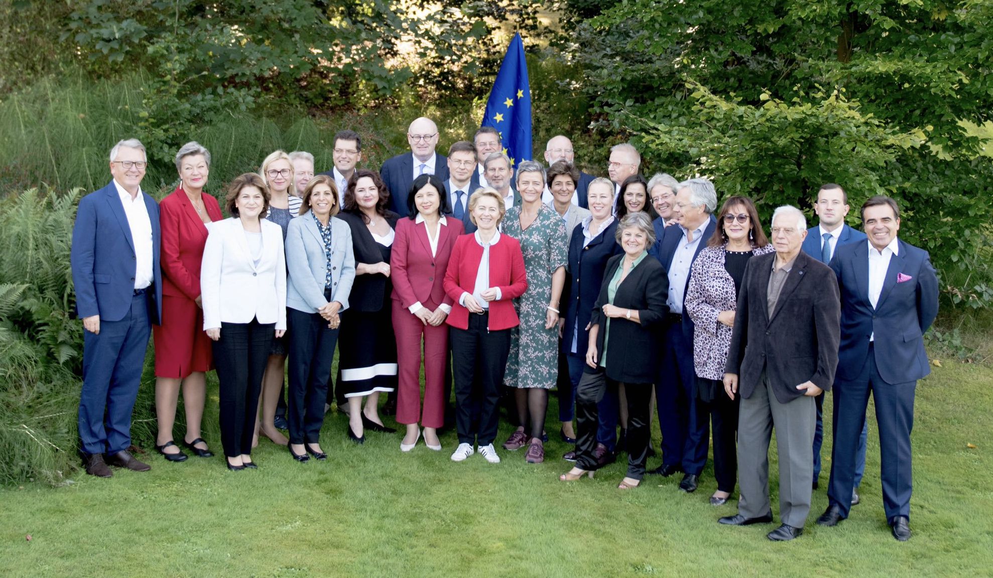 Rovana Plumb în prima fotografie de grup a Comisiei Europene 