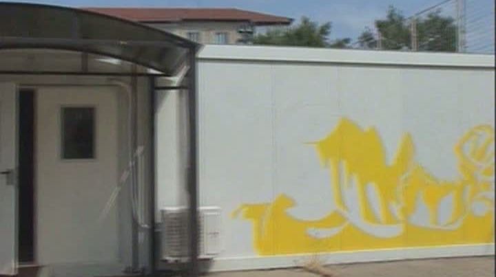 Adio, școli "normale" și de viitor! La Timișoara, elevii învață în containere VIDEO