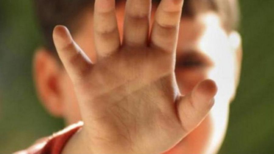 Caz ORIBIL  în Iași: Bărbat, acuzat că și-a abuzat sexual cei șapte copii și soția