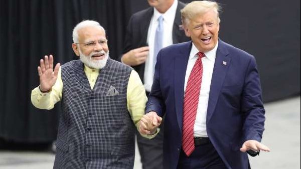 Donald Trump, de mână cu premierul Indiei. Imagini inedite