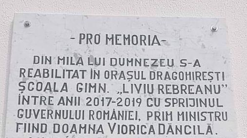 Dăncilă, ctitor de școală pe o placă montată de un lingușitor din PSD