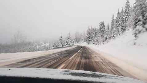 Strat de 10 centimetri de zăpadă în România