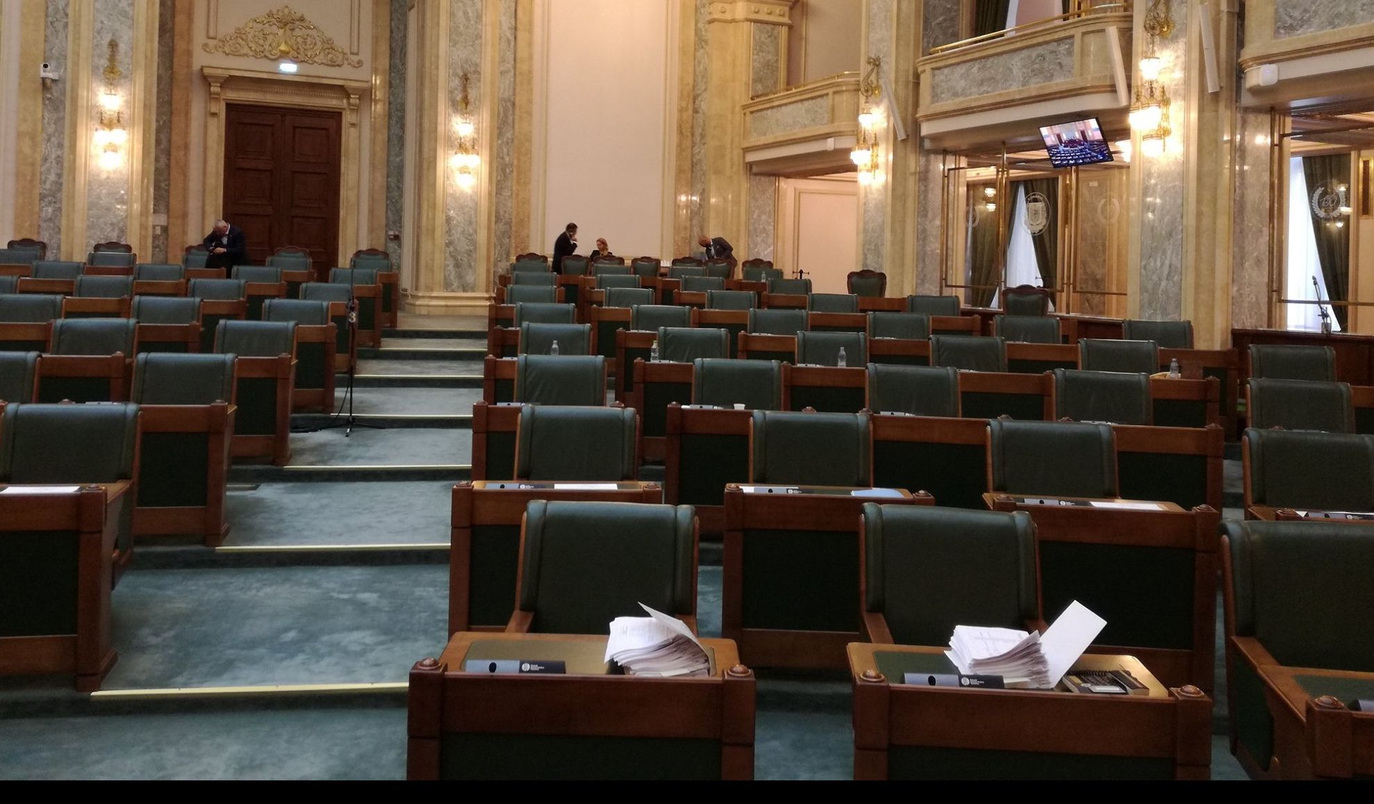 Moțiunea are șanse să treacă! PSD a părăsit plenul Senatului după ce mai multe legi au fost respinse
