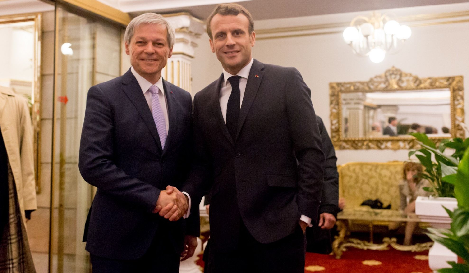 Disensiuni în grupul Renew Europe. Cioloș critică politica colegilor Macron și Rutte