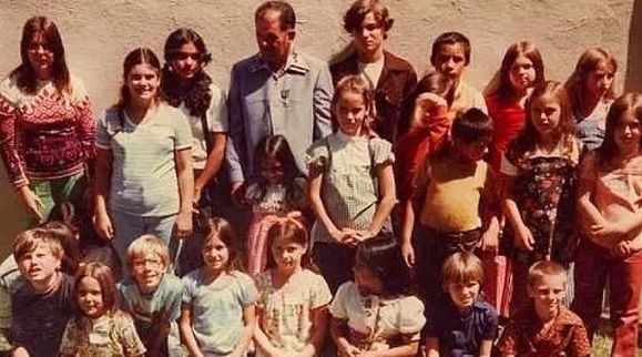 Povestea terifiantă a MONSTRULUI care a îngropat DE VII 26 de copii. După 40 de ani, a urmat alt șoc