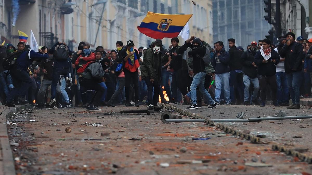 Alertă! Stare de asediu în Ecuador