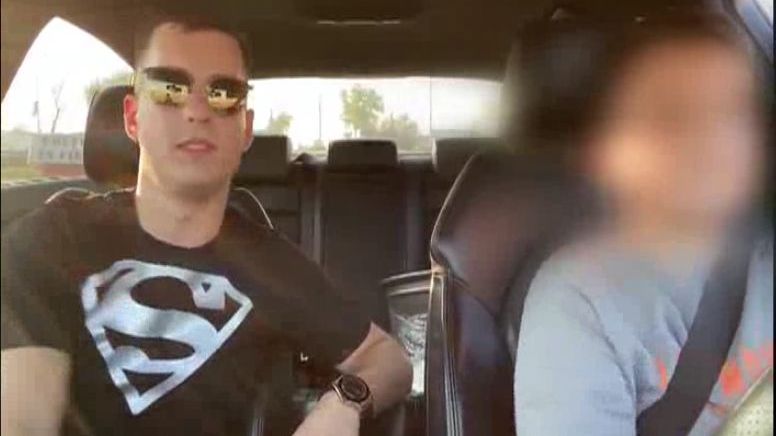 Vloggerul Gaju KYD, gest șocant: A pus un copil de 10 ani să-i conducă mașina