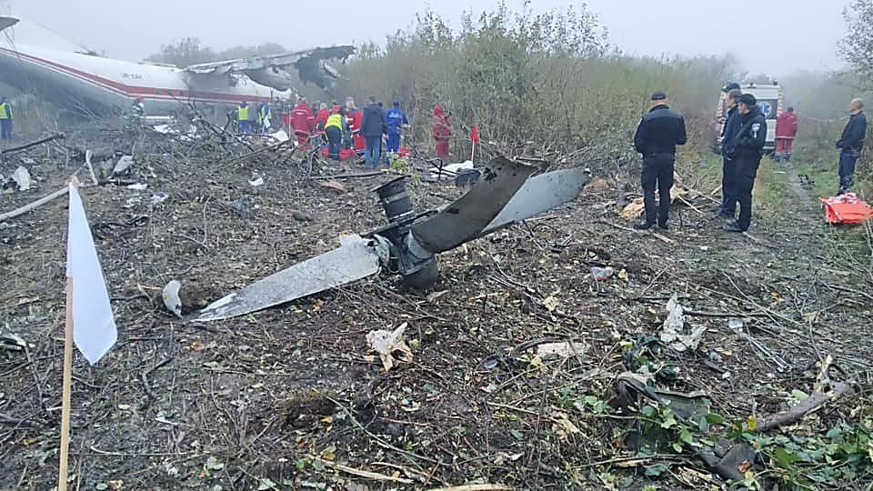 Un avion s-a prăbușit la aterizare. Cinci oameni au murit