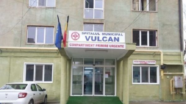 A ajuns la spital cu înțepături în testicule