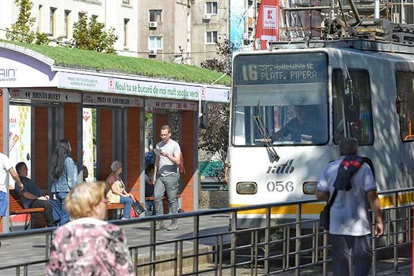 Primăria Capitalei dă aproape 90 de milioane de lei pe adăposturi pentru stațiile STB