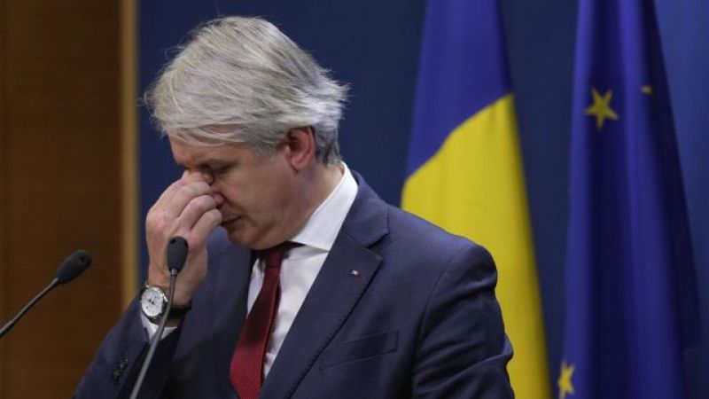 Un deputat USR vrea să îl reclame pe Teodorovici pentru hărțuire sexuală
