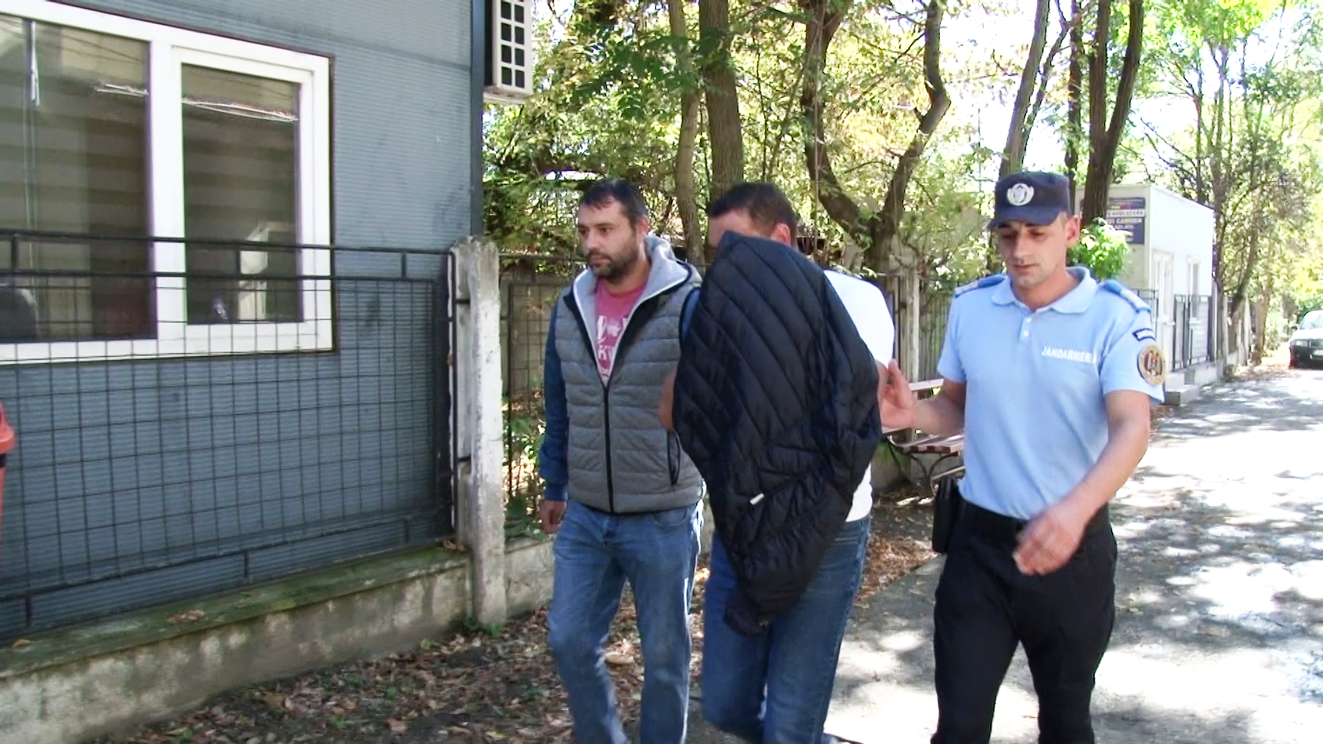 Soțul unei polițiste din Dâmbovița, capul unei rețele de hoți