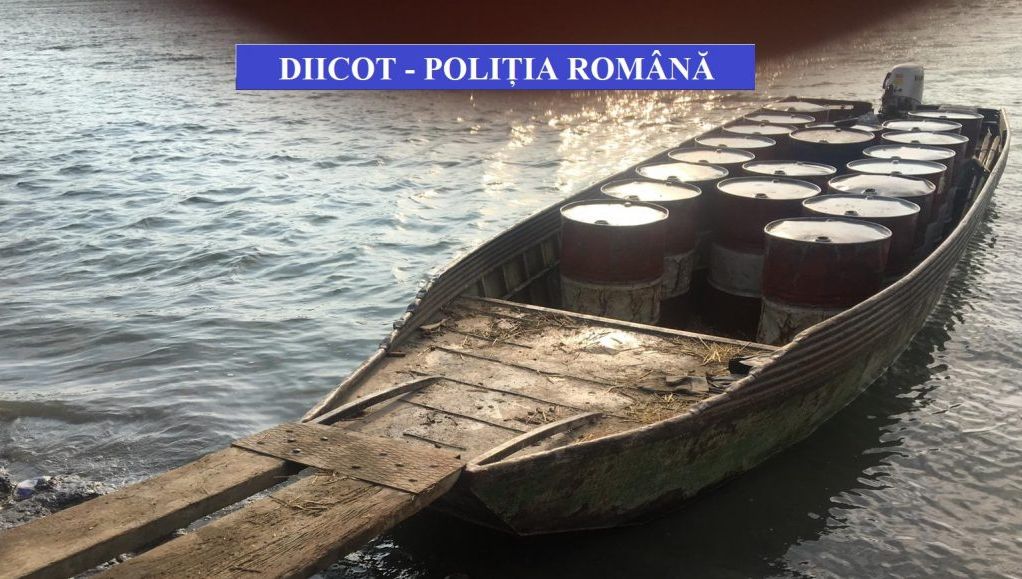 Împușcături pe Dunăre. Contrabandiști de motorină, prinși în flagrant de polițiști