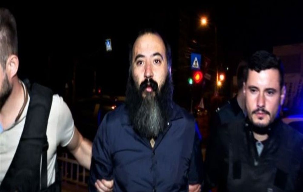 Bărbatul care a înjunghiat doi tineri la film, în mall, eliberat