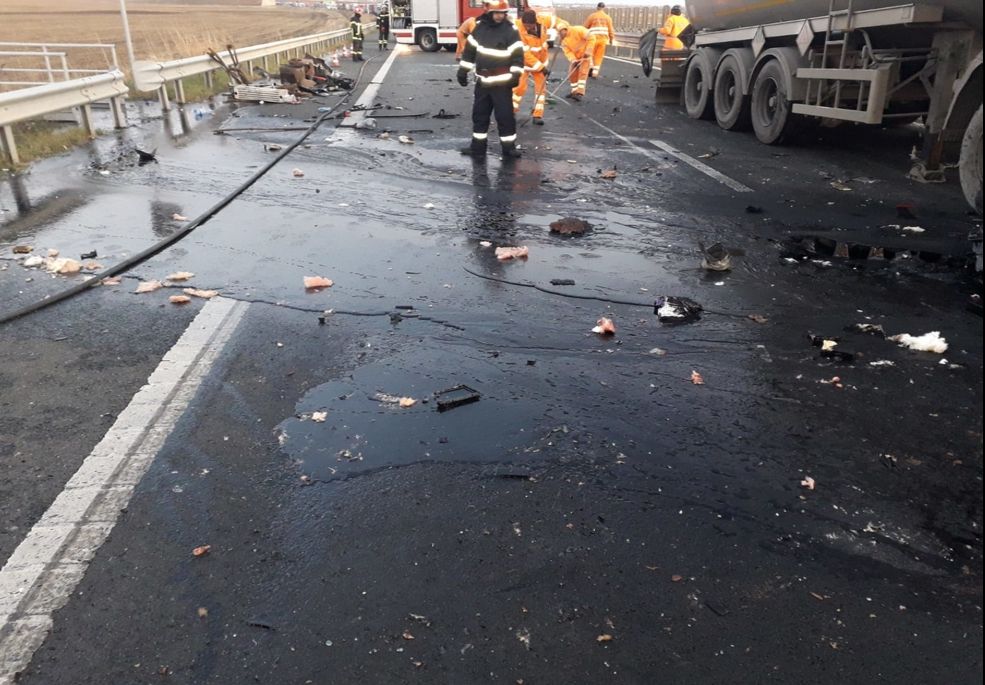 Accident grav cu 2 camioane și un autoturism, pe Autostrada Vestului