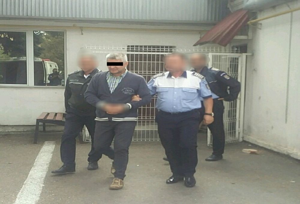 Preotul din Argeș, acuzat de tentativă de omor, a primit încă 30 de zile de arest la domiciliu