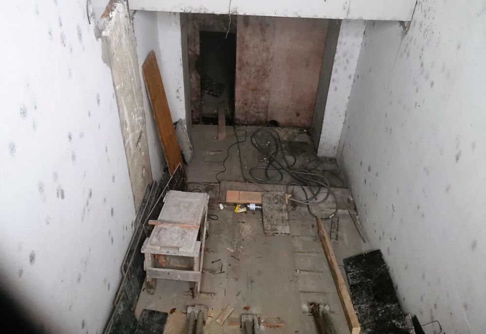 Un lift cu patru persoane s-a prăbușit într-un bloc din Constanța