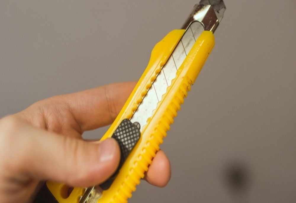 Asistent social înjunghiat cu un cutter în primărie