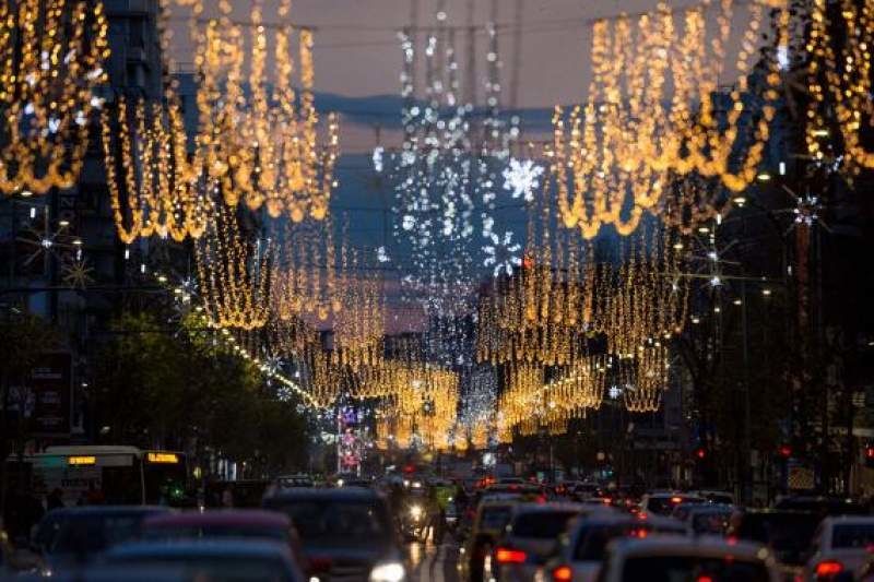 Luminiţele de Crăciun vor fi aprinse mai devreme în Bucureşti
