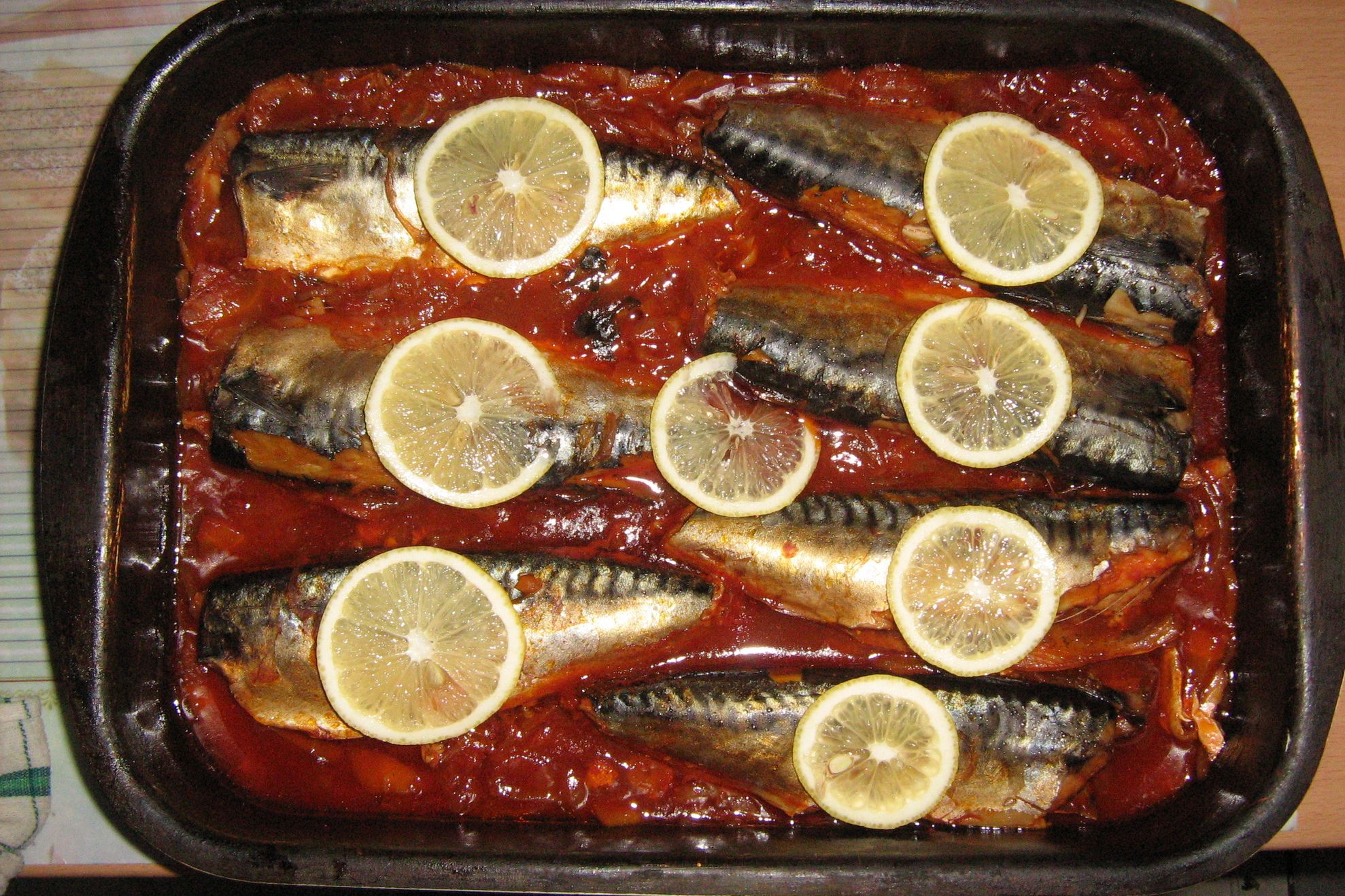 Astăzi se mănâncă pește! Cea mai gustoasă reţetă de macrou la cuptor