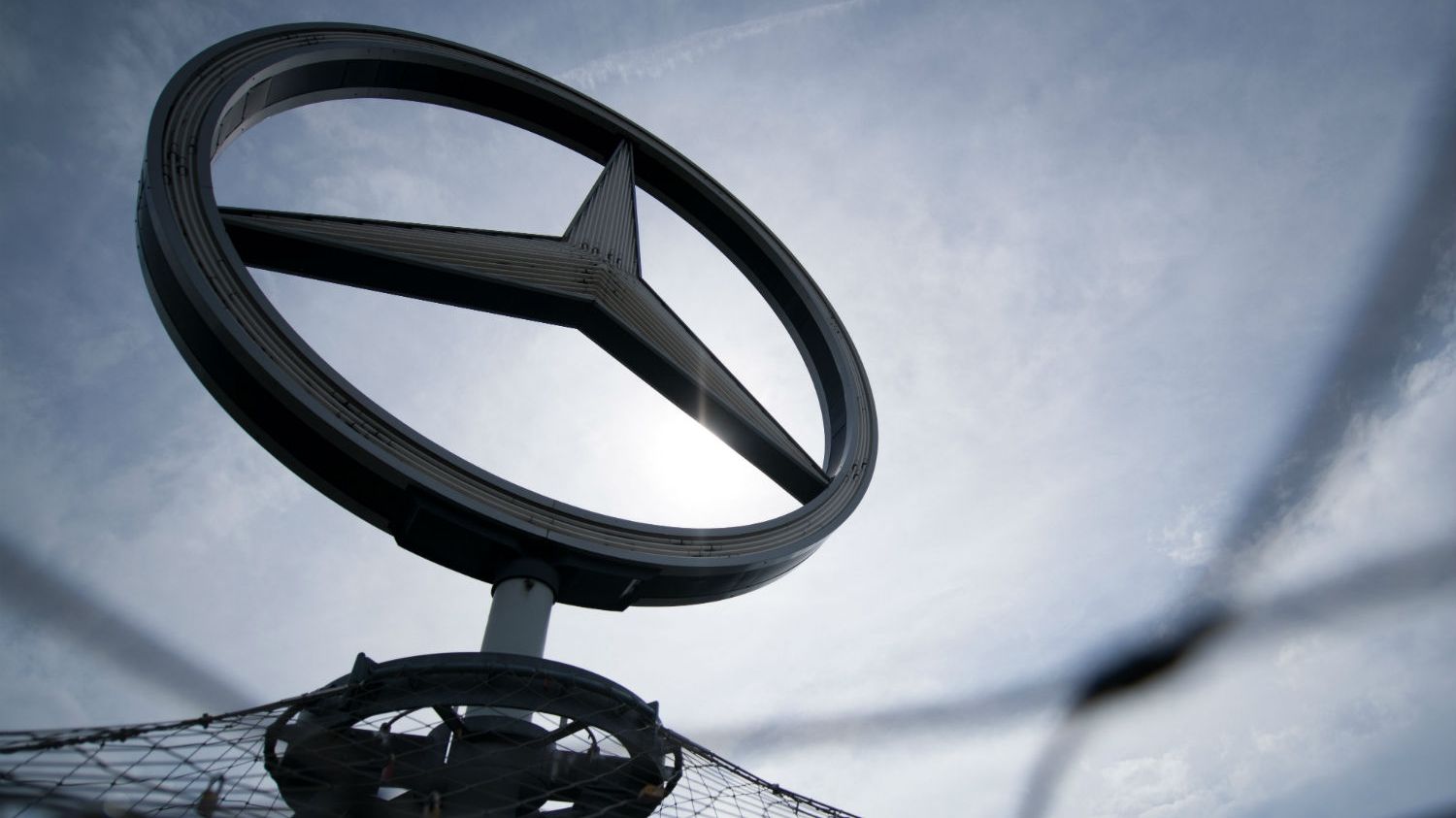 Criza auto. Daimler ar putea concedia 1.100 de oameni din conducere
