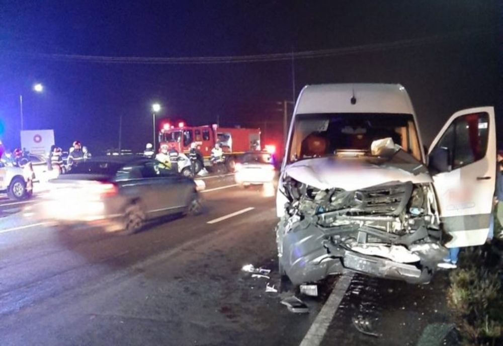 Accident grav, în jud. Prahova. Microbuz plin cu pasageri, SPULBERAT: 10 victime