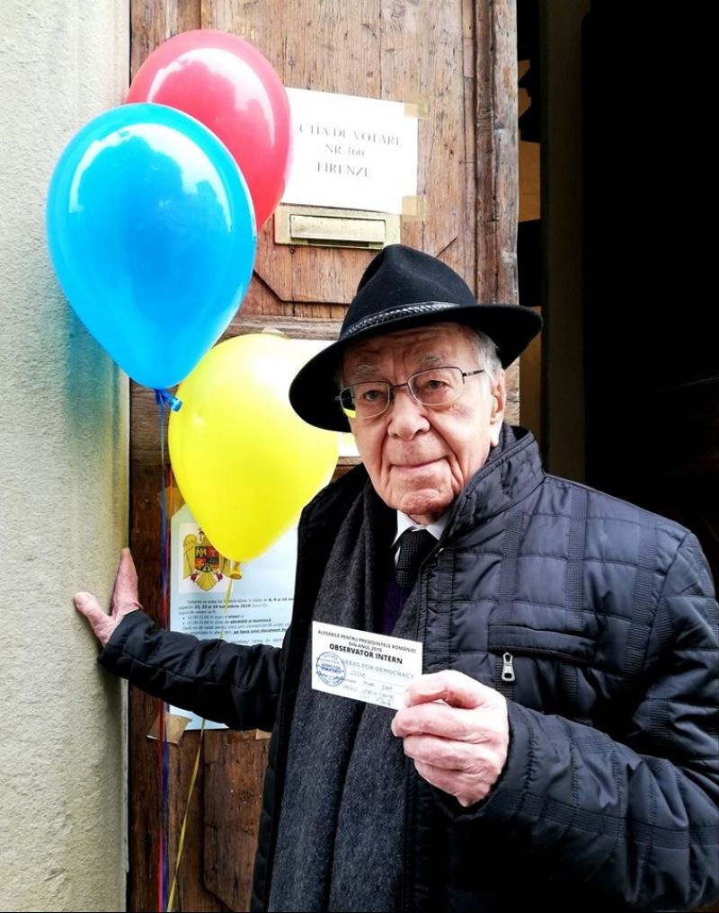 Mihai Șora, mesaj de mobilizare pe Facebook: "Nu alegem doar un om, ne alegem viitorul"