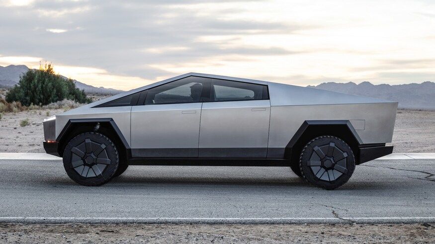 Tesla a lansat camioneta-minune: nu se zgârie, nu se sparge!
