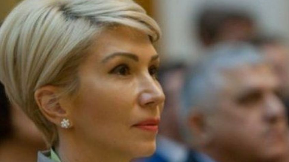 Raluca Turcan: "Dacă Opoziția crede că greșim, depune moțiune cenzură și Guvernul poate pleca"