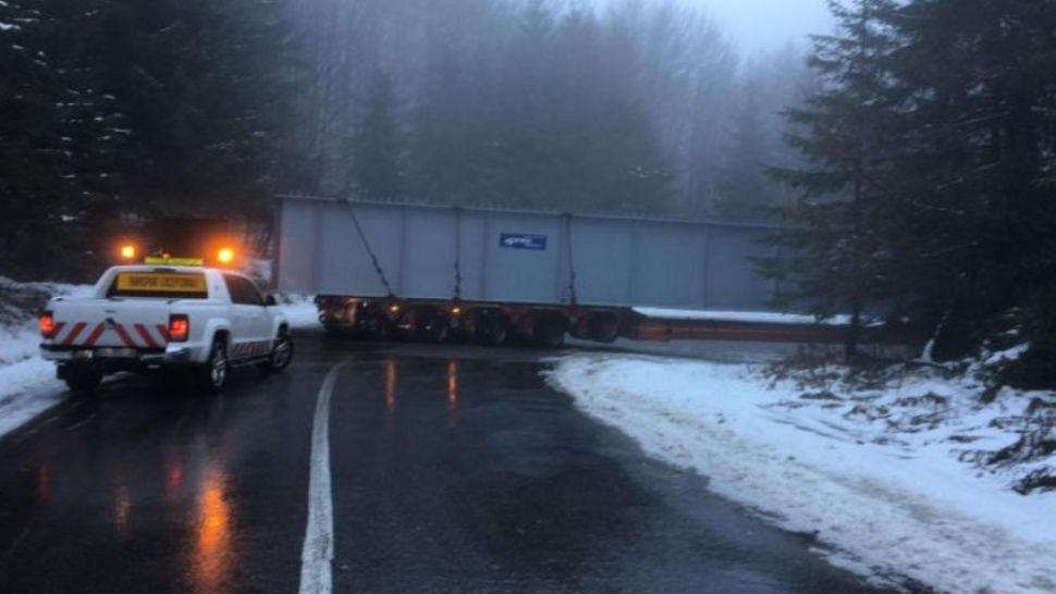 Trafic blocat pe DN1A, la Cheia, din cauza unul transport agabaritic