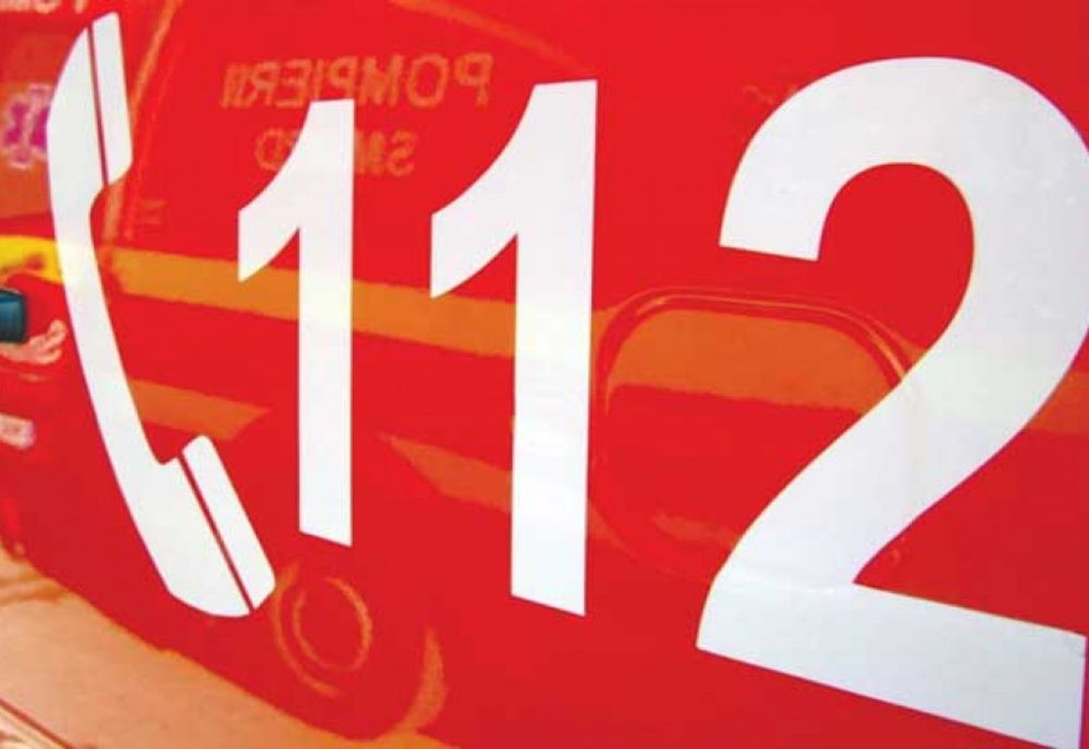 Un bărbat a murit şi un copil este în stare gravă, după ce au căzut de la înălţime în scara blocului, în Bistrița Năsăud