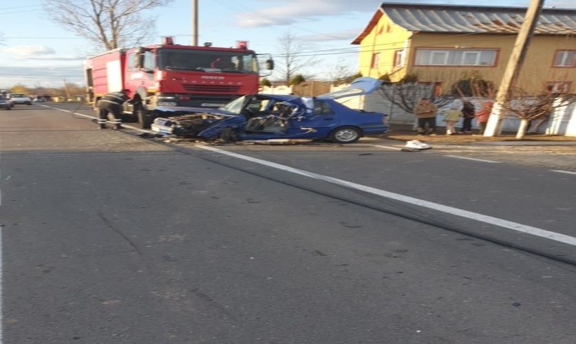 Accident cu două victime, în jud. Argeş, după un GEST pe care şi tu îl faci la volan