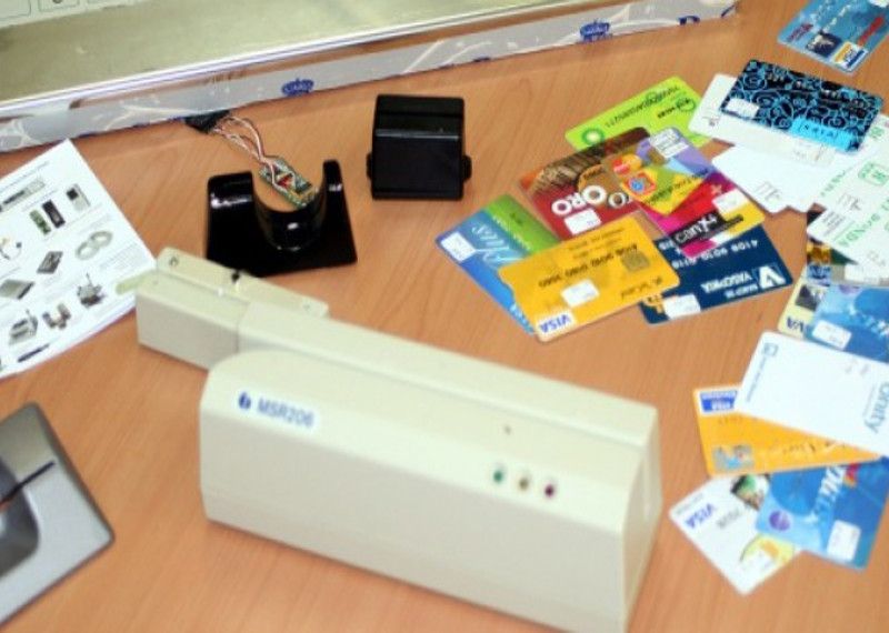 Vrânceni care clonau carduri – prinși cu ajutorul FBI