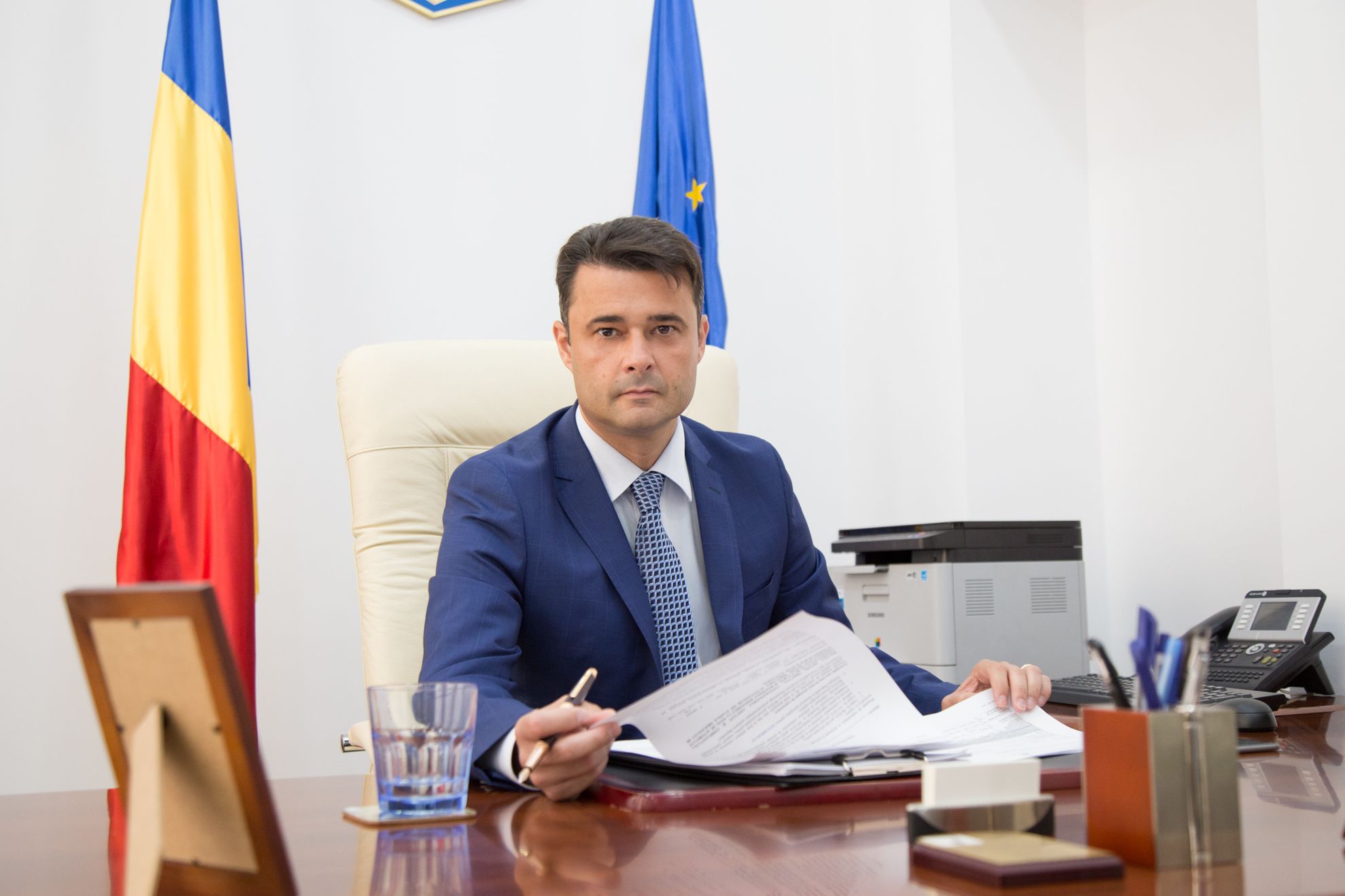 Primarul Sectorului 5 - Daniel Florea a anulat licitația pentru telefoane. Elevii vor primi tablete pentru cursurile online