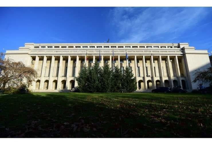 Concedieri masive în ministere și instituții publice. Restructurarea, în noul buget