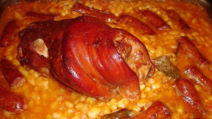 Cum se prepară cea mai gustoasă fasole cu ciolan. Ingredientul secret care îi dă un plus de savoare/ Arhivă foto