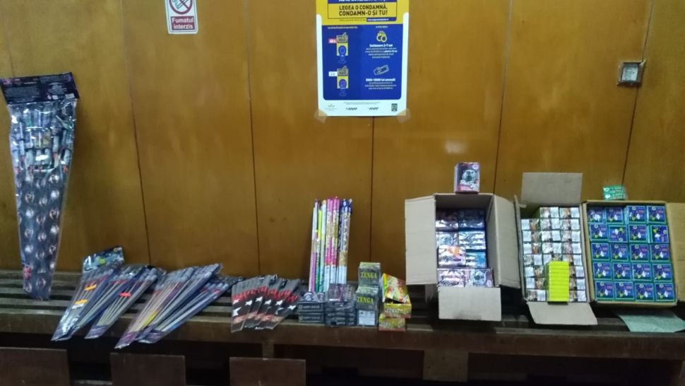 Peste 15.500 articole pirotehnice, confiscate în Vama Veche